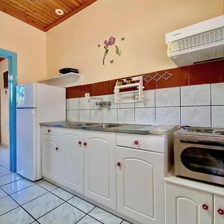 Elena Beach House Apartament